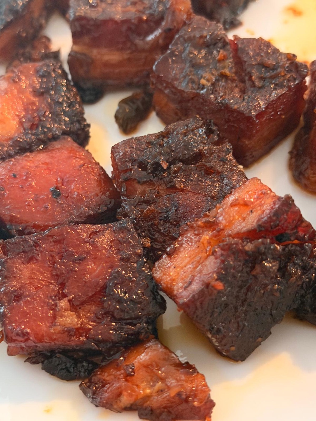 Cubes de pork belly burnt ends caramélisés