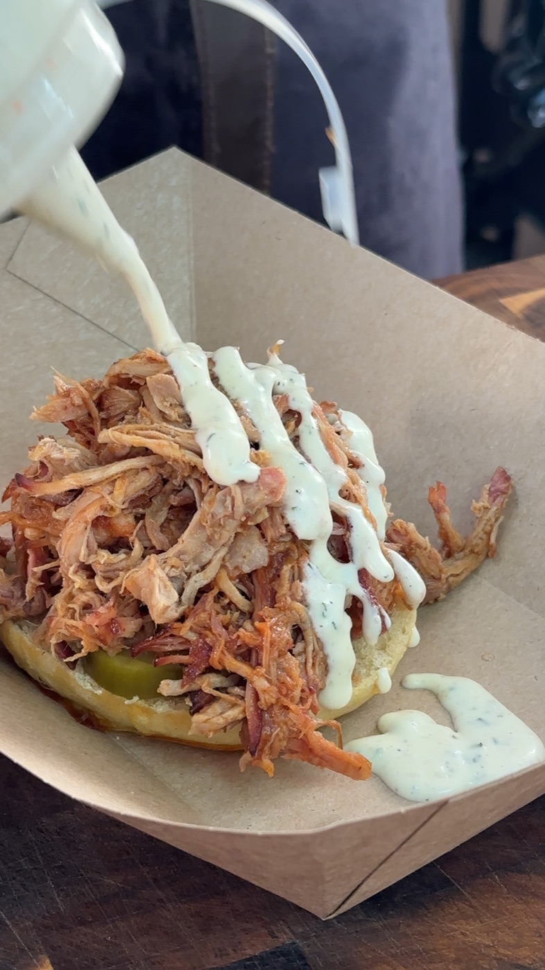 Pulled pork nappé de sauce maison